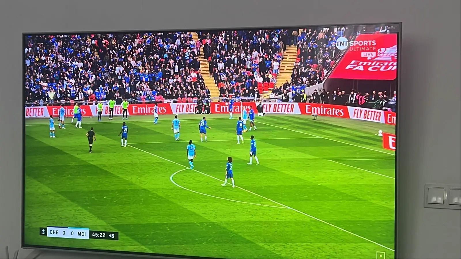 Football match live in 4K on MAXHD