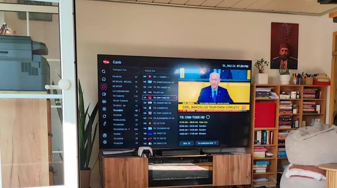 Relaxed streaming in the living room with MAXHD